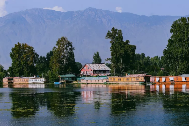 Enjoy Best Houseboat Stays And Dal Lake Exploration On Kashmir Vacation Trips